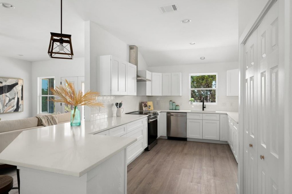 5102 Moss Point Lago Vista, TX 78645 - Photo 8 of 20