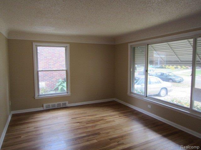 18967 Edinborough Road Detroit, MI 48219 - Photo 33 of 35 261-771160-living rm (3).JPG