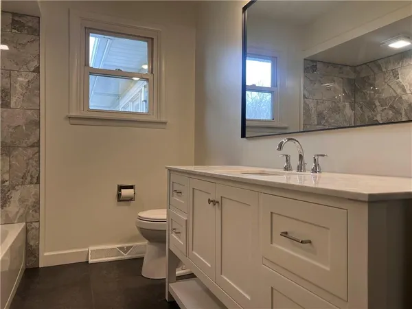$300,000 | 911 Richview Drive, New Castle, PA 16101