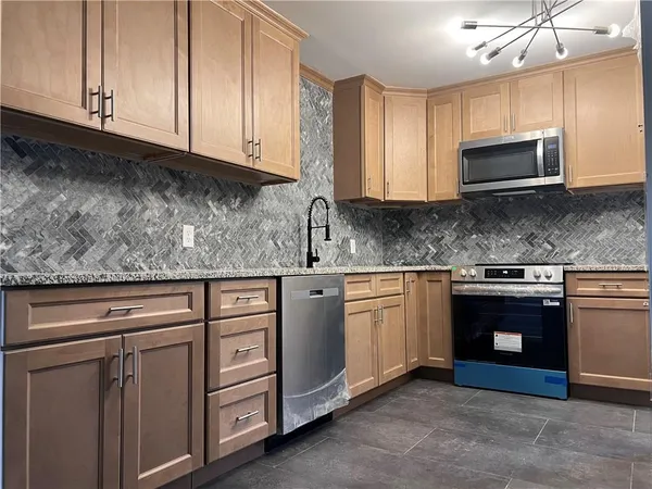 $300,000 | 911 Richview Drive, New Castle, PA 16101