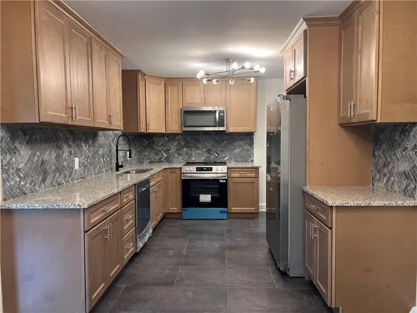 $300,000 | 911 Richview Drive, New Castle, PA 16101