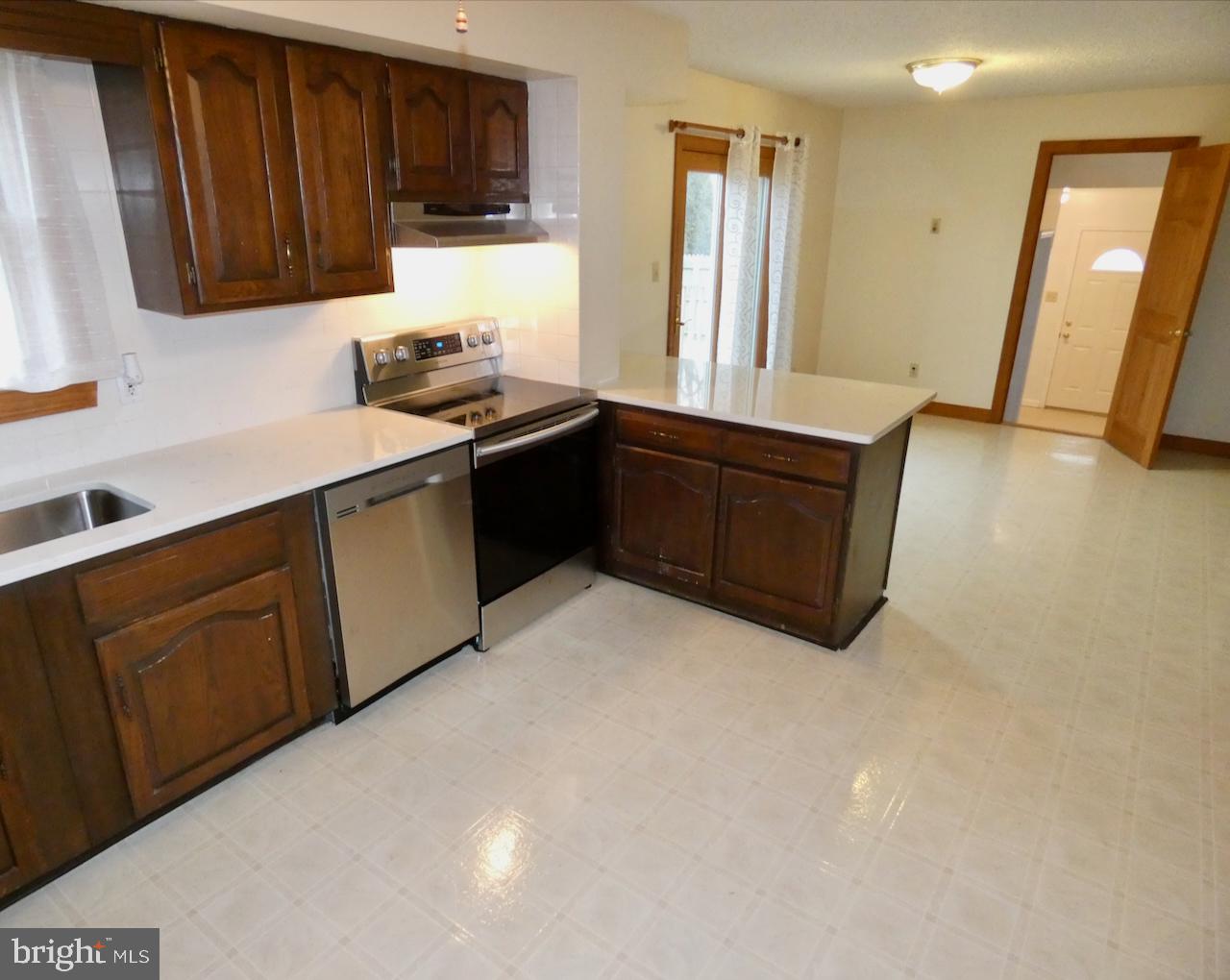 127 Sonant Drive Newark, DE 19713 - Photo 21 of 90 Kitchen & Breakfast Area