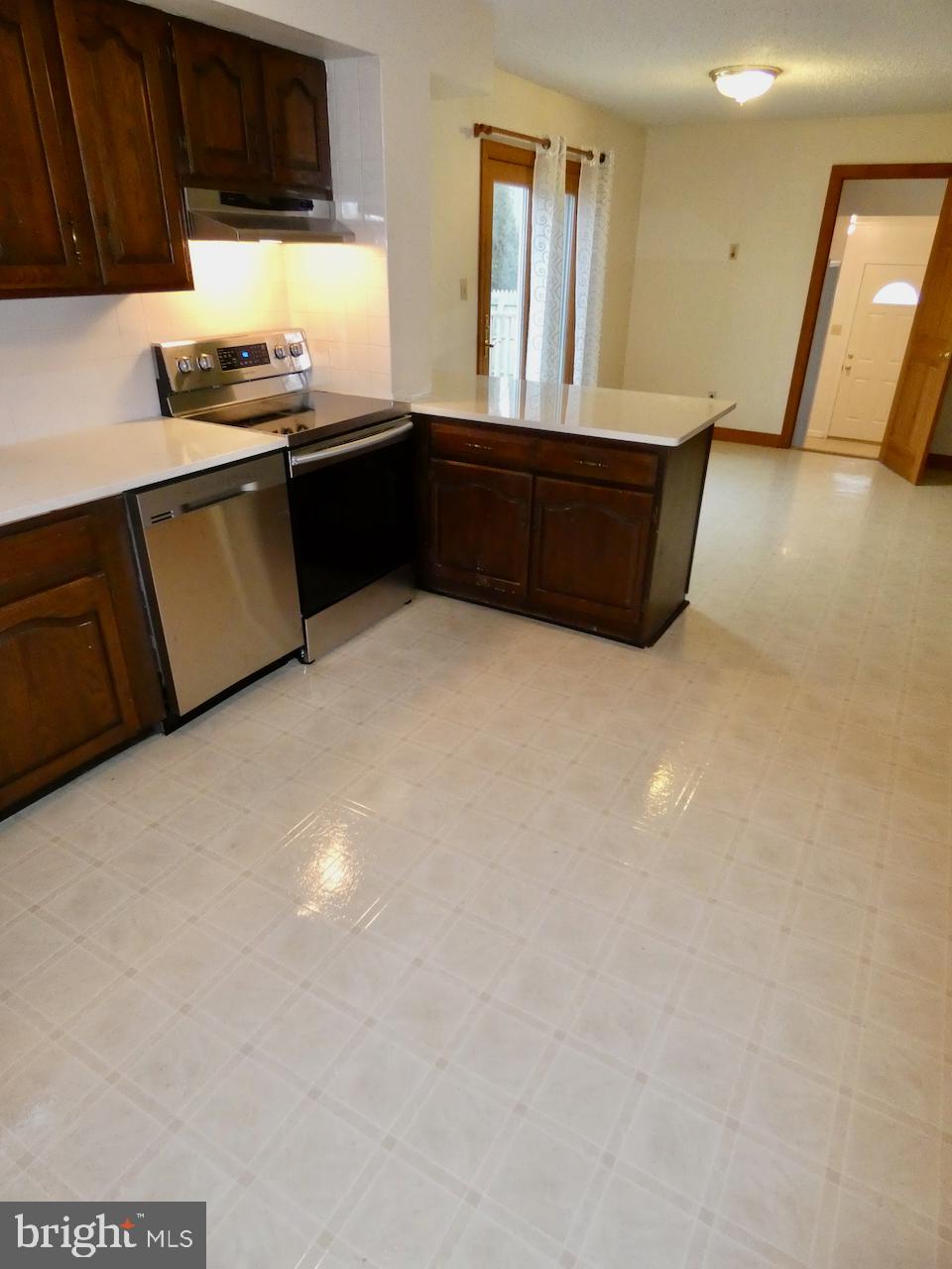127 Sonant Drive Newark, DE 19713 - Photo 22 of 90 Kitchen & Breakfast Area