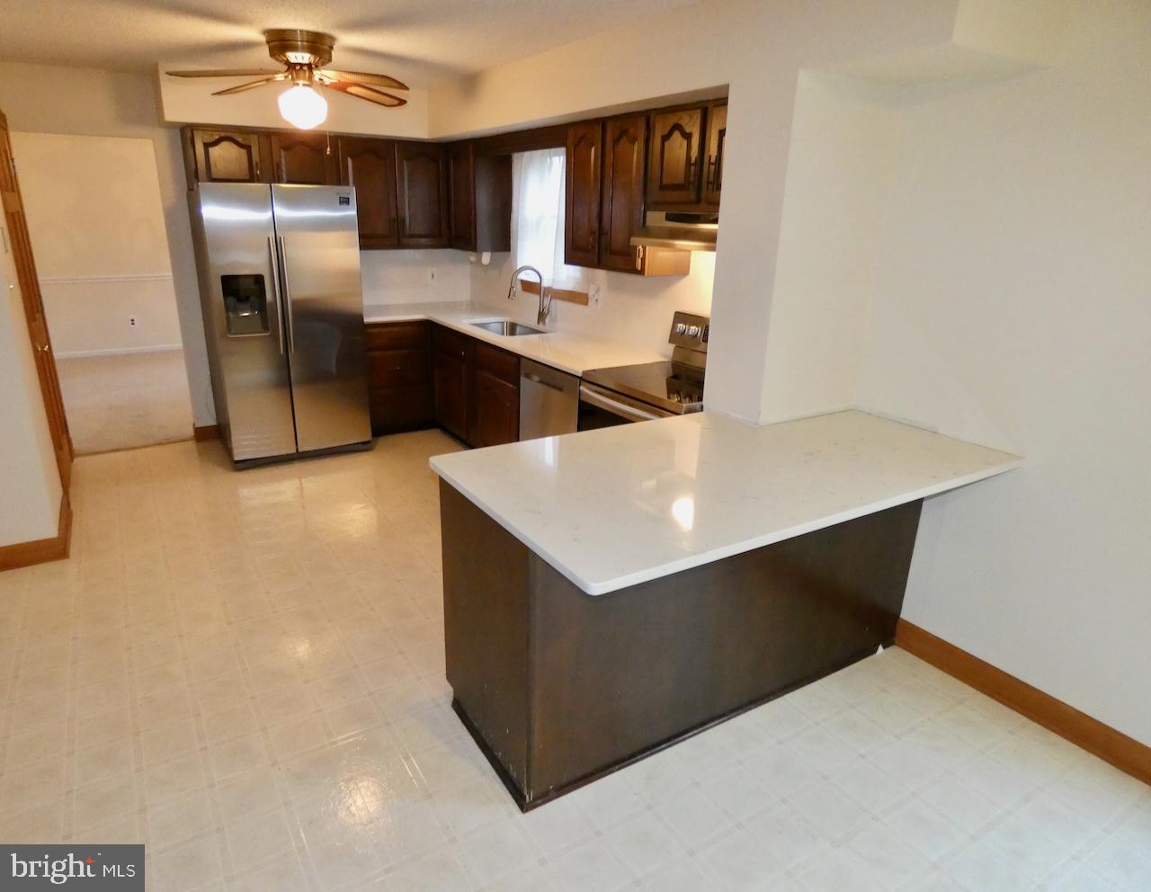127 Sonant Drive Newark, DE 19713 - Photo 25 of 90 Kitchen & Breakfast Area