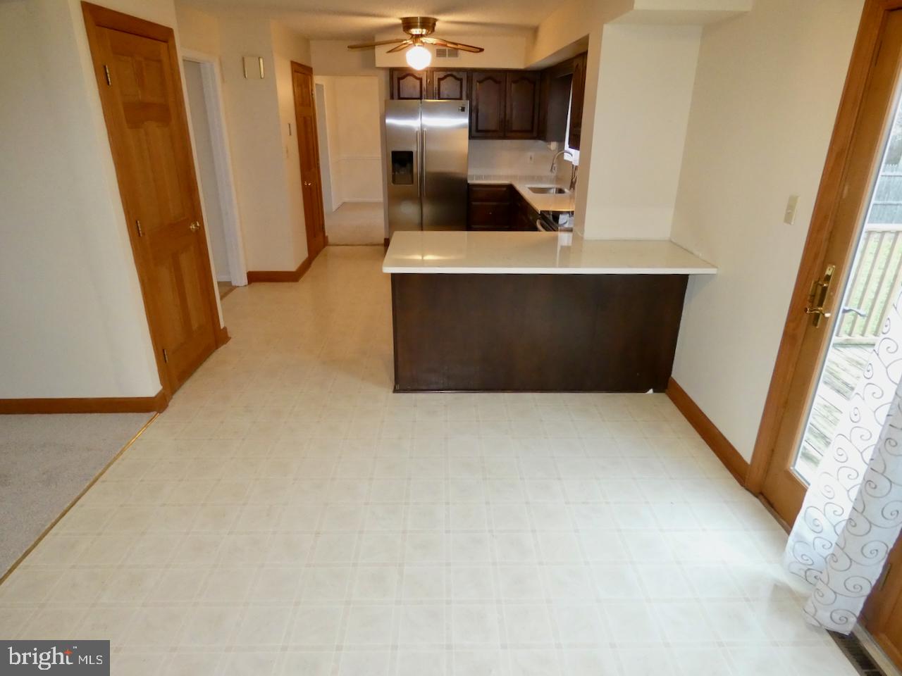 127 Sonant Drive Newark, DE 19713 - Photo 26 of 90 Kitchen & Breakfast Area