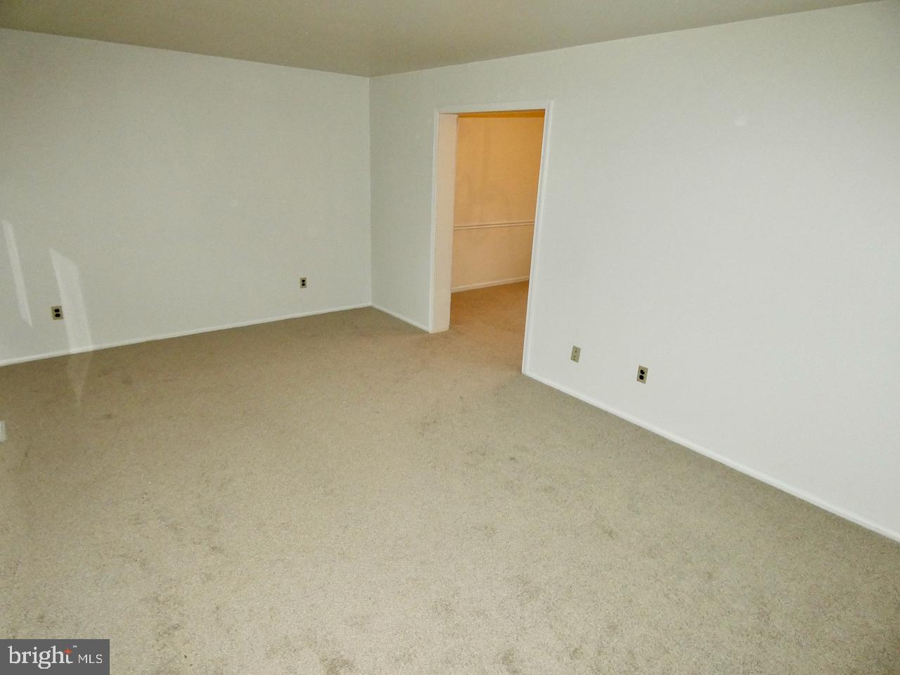 127 Sonant Drive Newark, DE 19713 - Photo 4 of 90 Living Room
