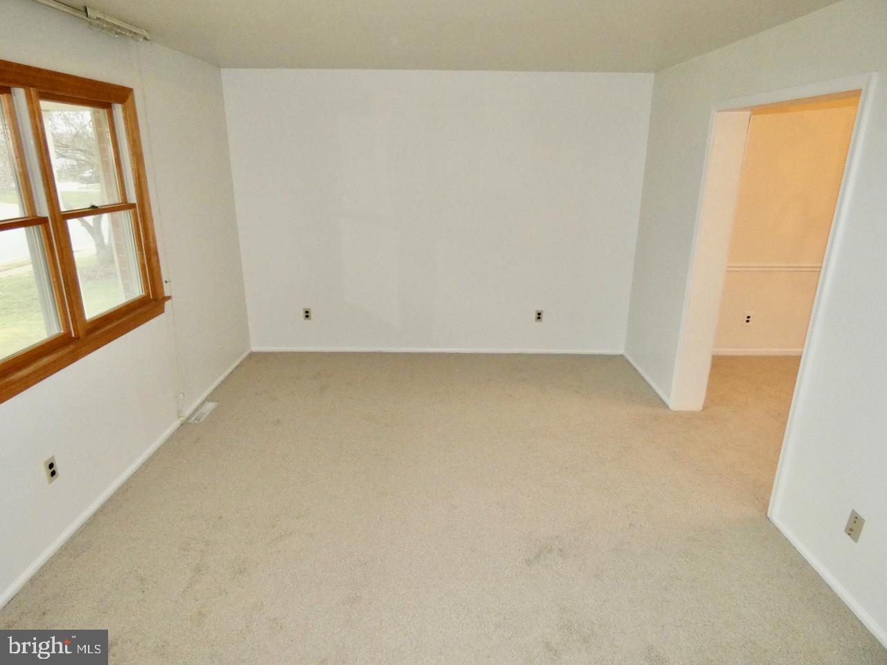 127 Sonant Drive Newark, DE 19713 - Photo 5 of 90 Living Room