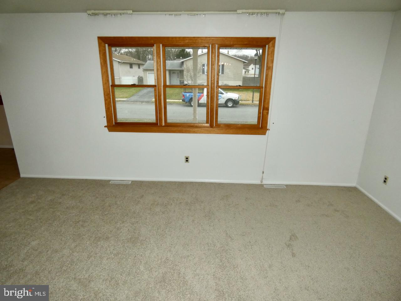 127 Sonant Drive Newark, DE 19713 - Photo 7 of 90 Living Room
