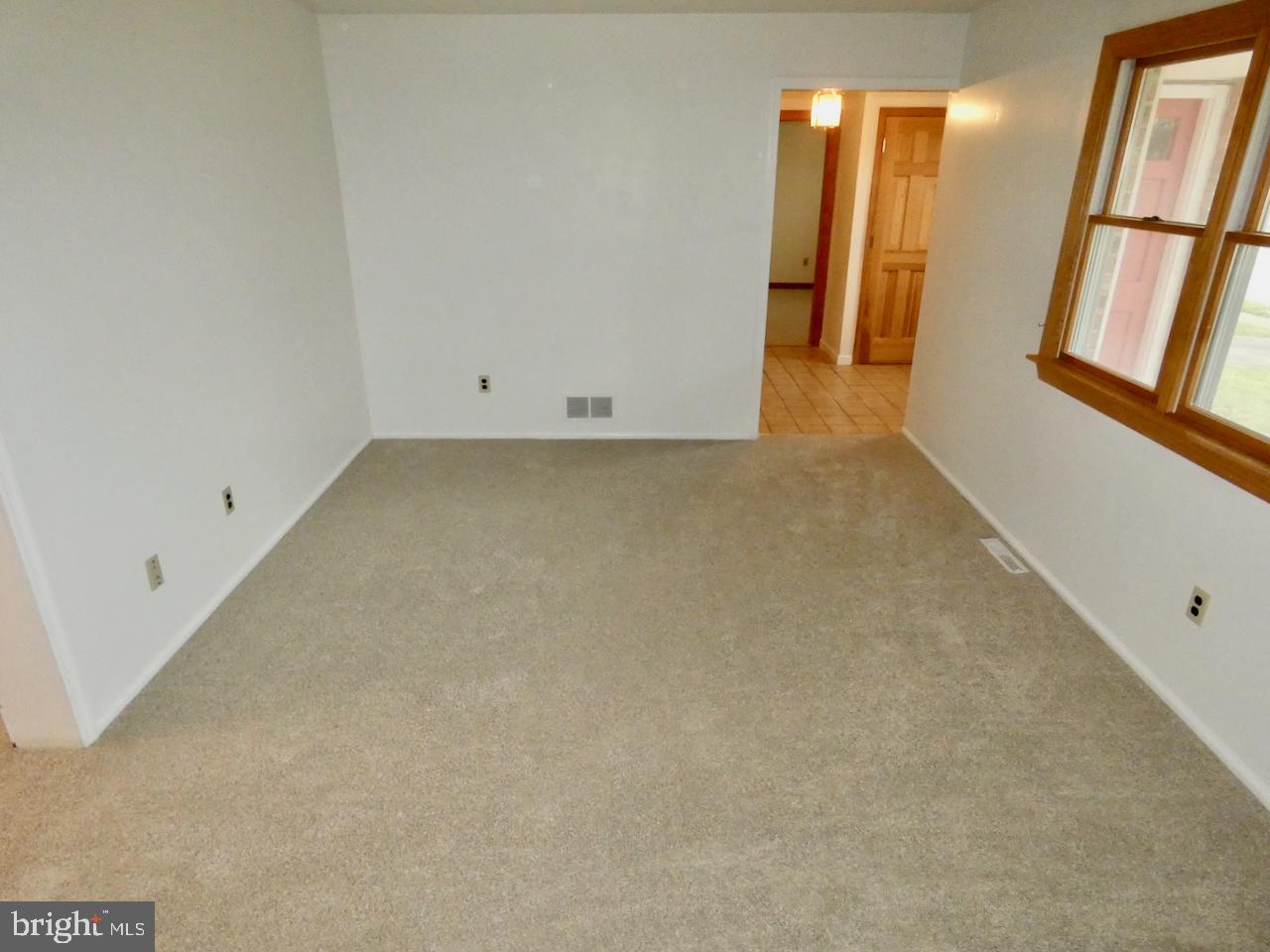 127 Sonant Drive Newark, DE 19713 - Photo 9 of 90 Living Room