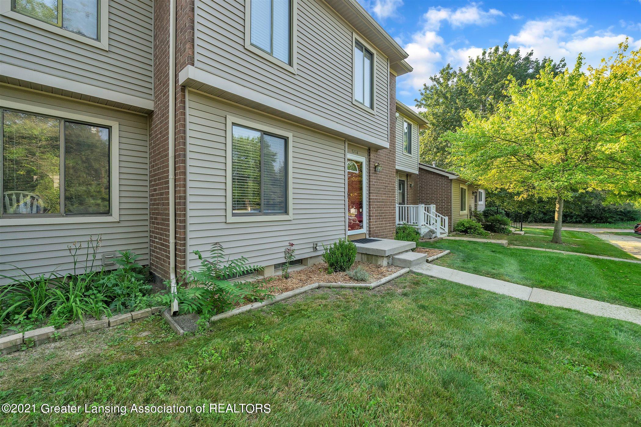 5794 Okemos Road, Unit 3 Haslett, MI 48840 - Photo 3 of 34 02-5794 Okemos Rd, Unit 3 - Windowstill
