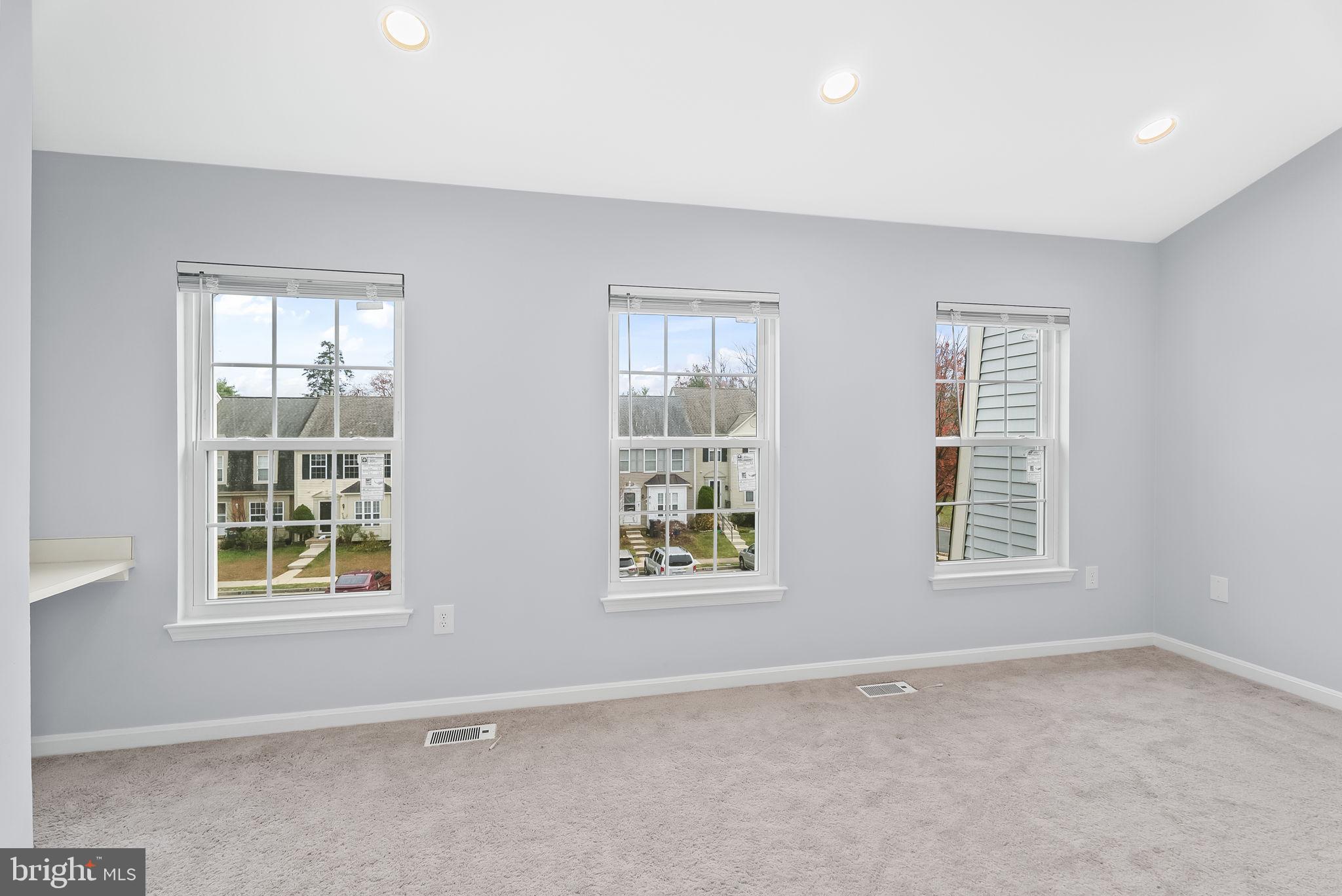 1989 Bowline Loop Woodbridge, VA 22192 - Photo 13 of 30 an empty room with windows