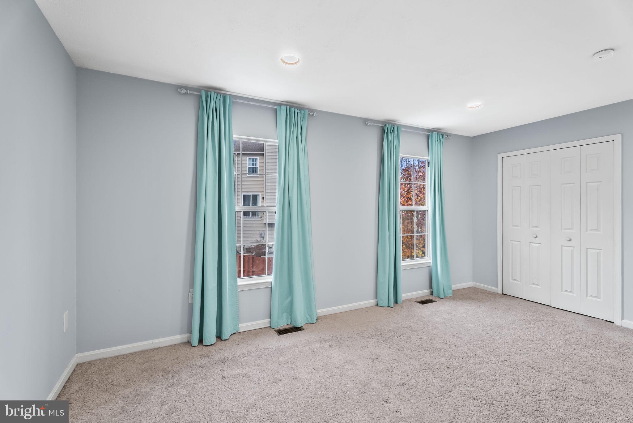 1989 Bowline Loop Woodbridge, VA 22192 - Photo 17 of 30 a view of an empty room and window