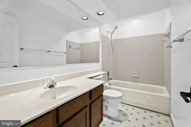 $2,728 | 1989 Bowline Loop, Woodbridge, VA 22192