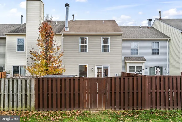 $2,728 | 1989 Bowline Loop, Woodbridge, VA 22192