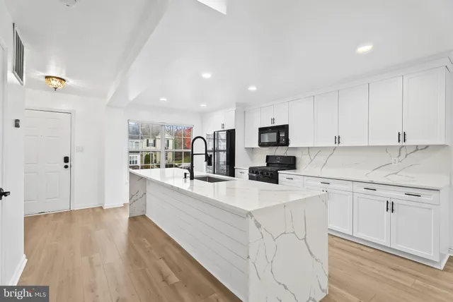 $2,728 | 1989 Bowline Loop, Woodbridge, VA 22192