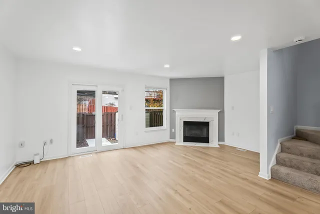 $2,728 | 1989 Bowline Loop, Woodbridge, VA 22192