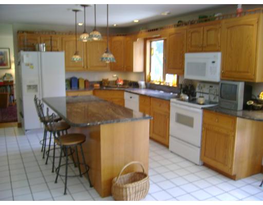 28 Staples Shore Road Lakeville, MA 02347 - Photo 5 of 10 Gallery Image 5