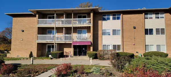 $239,900 | 960 Beau Drive, Unit 303, Des Plaines, IL 60016