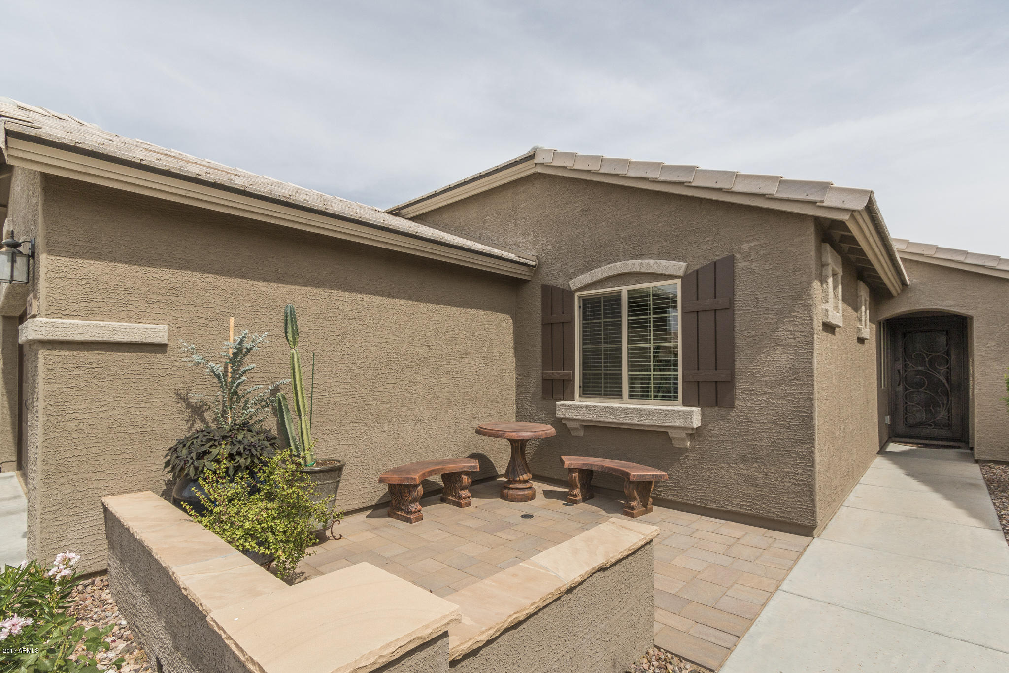 2186 East Stacey Road Gilbert, AZ 85298 - Photo 3 of 31 3) FRONT COURTYARD