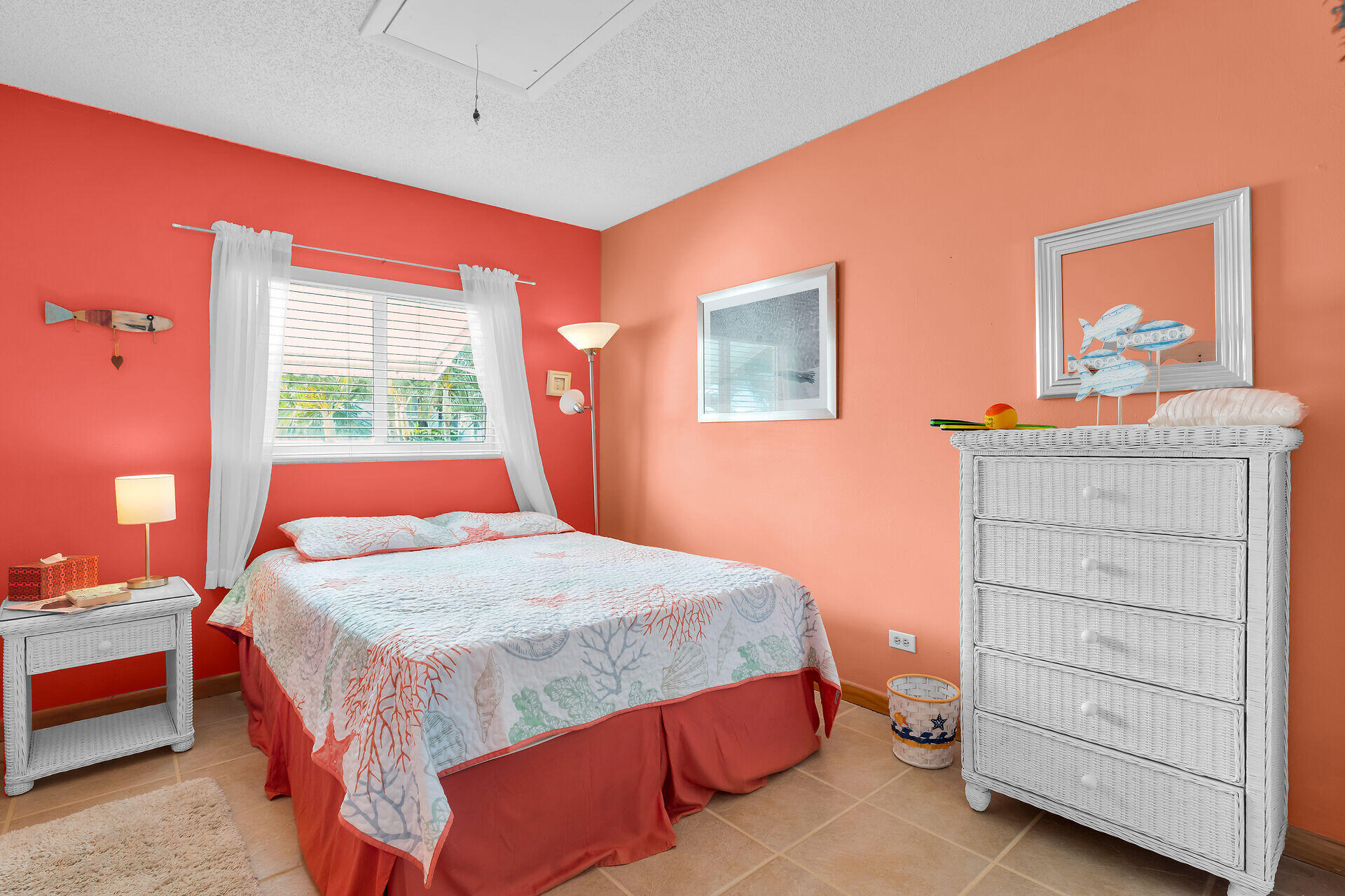 423 Sombrero Beach Road, Unit 9 Marathon, FL 33050 - Photo 20 of 42 Guest Bedroom