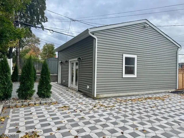 a view of a house with a backyard