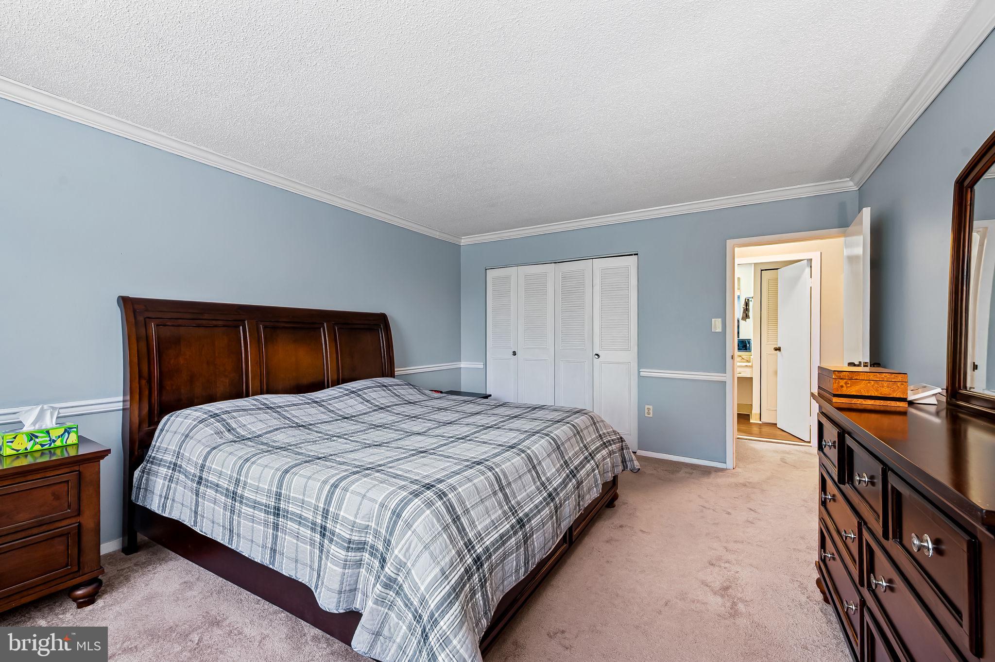 4401 Roland Avenue, Unit 110 Baltimore, MD 21210 - Photo 18 of 23 a bedroom with a bed and a dresser