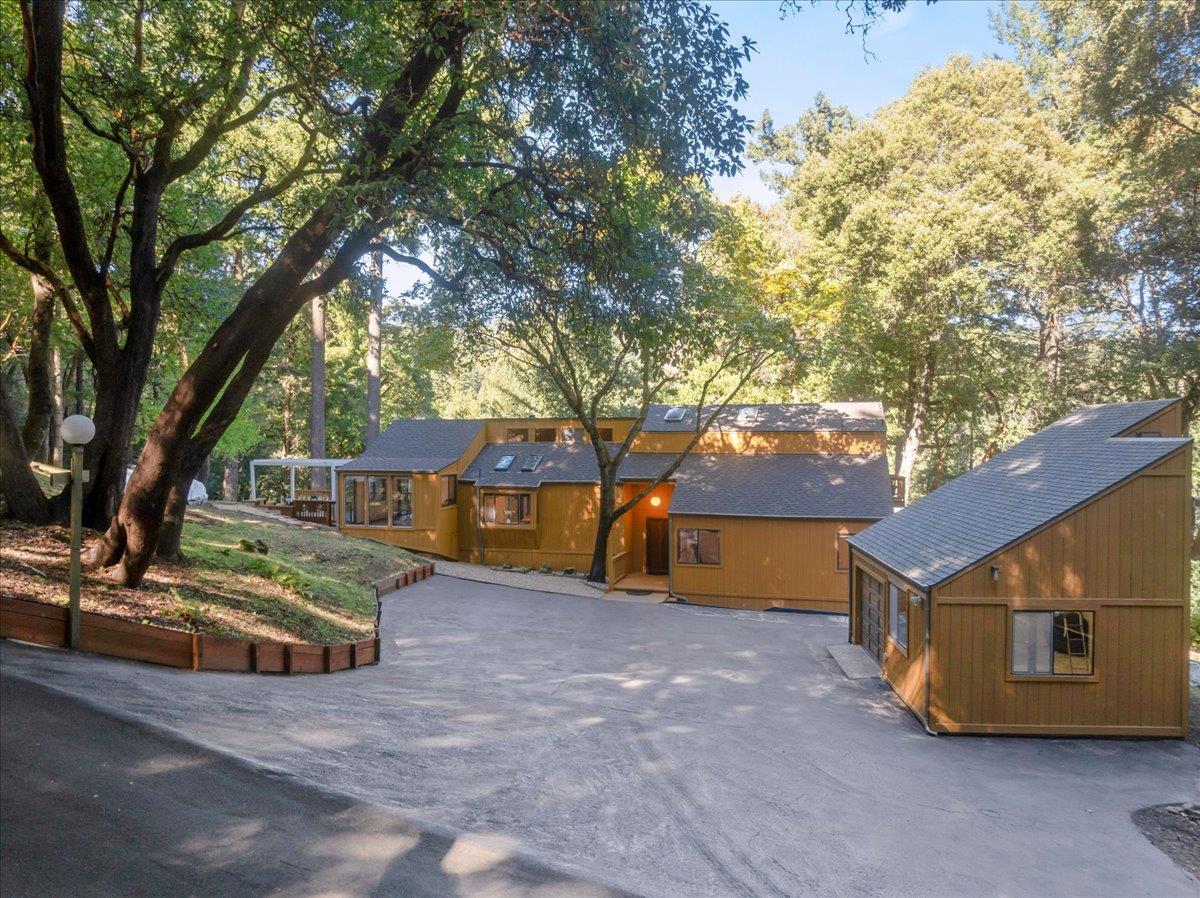 a view of backyard with trees and a barn