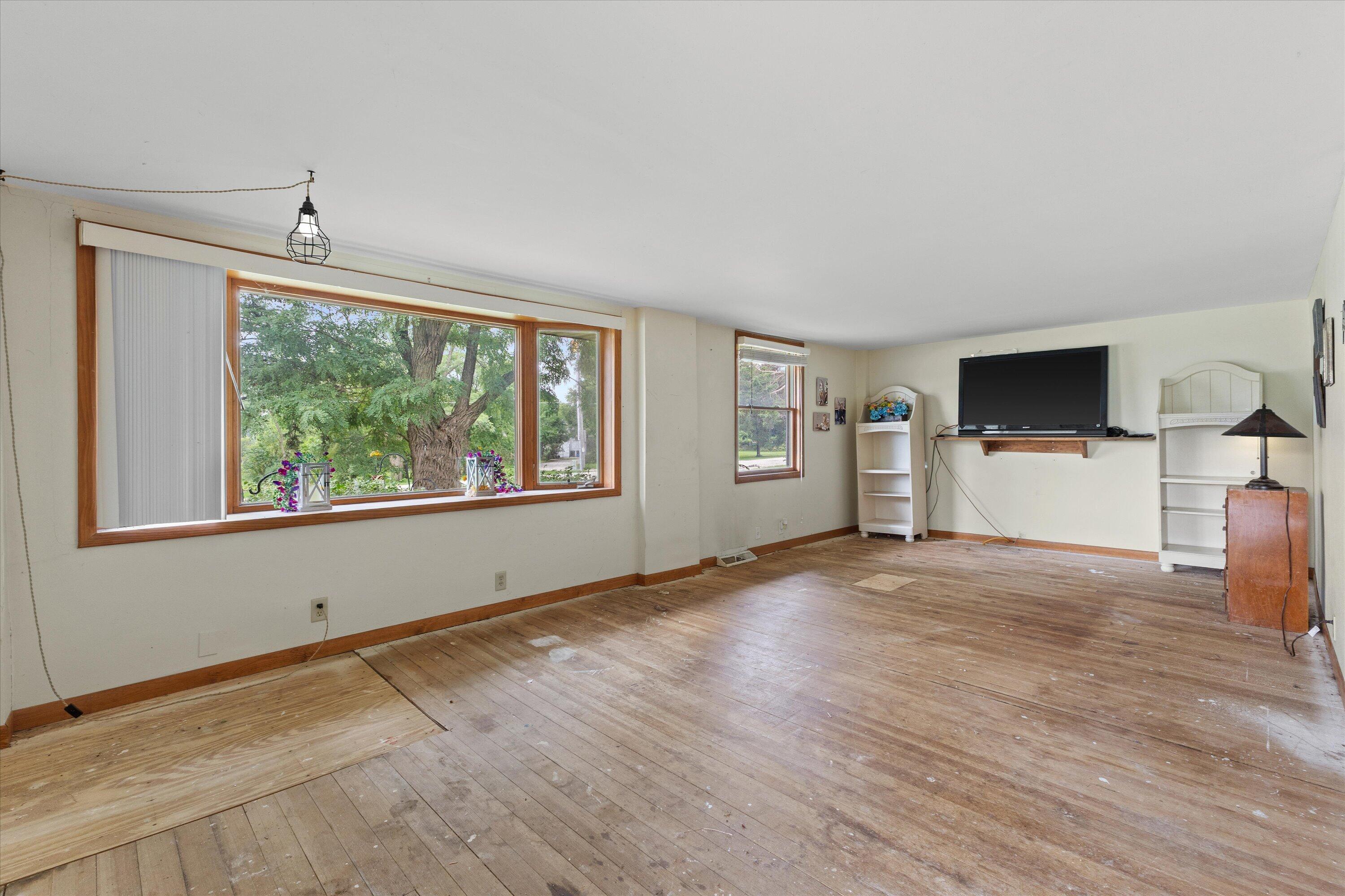 6335 Brever Road Burlington, WI 53105 - Photo 9 of 42 Family Room