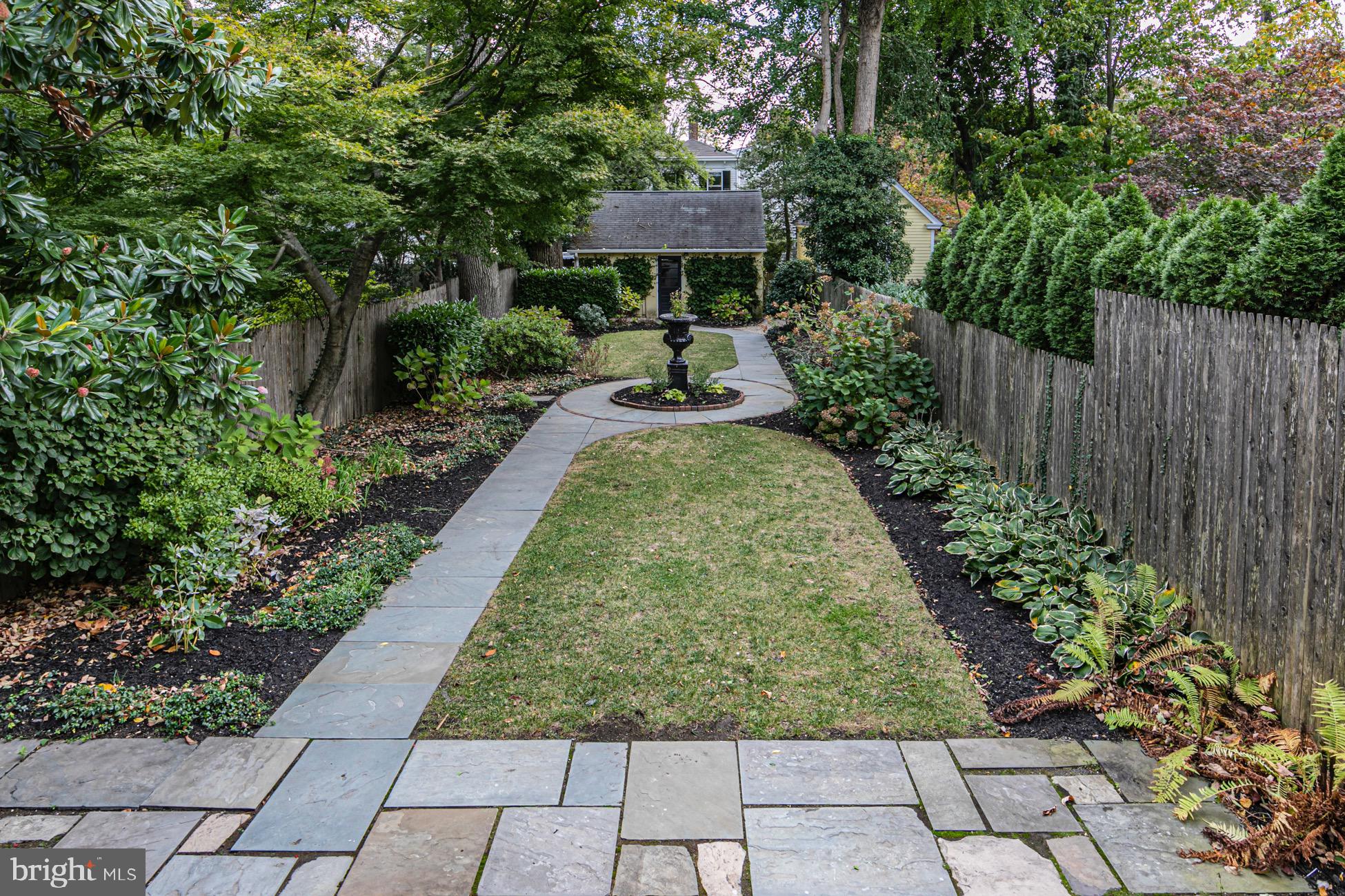 40 Mercer Street Princeton, NJ 08540 - Photo 29 of 35 a view of a garden with plants