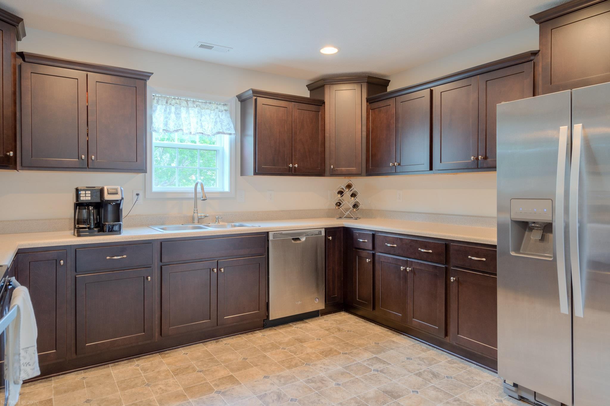 7698 Brooklyn Road Radford, VA 24141 - Photo 18 of 27 Gallery Image 18