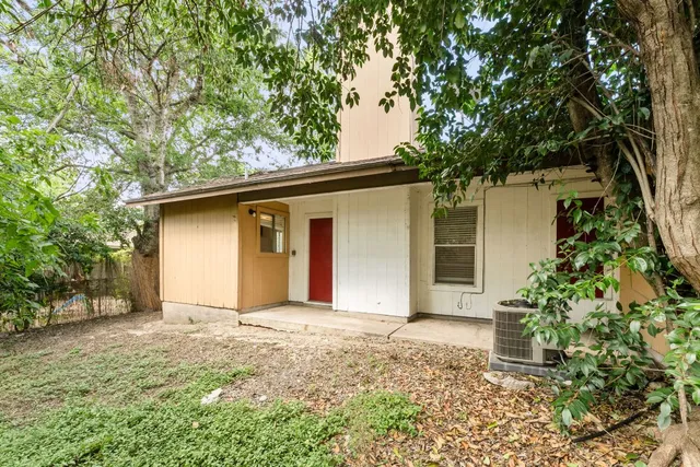 $1,395 | 818 Sirocco Drive, Unit B, Austin, TX 78745