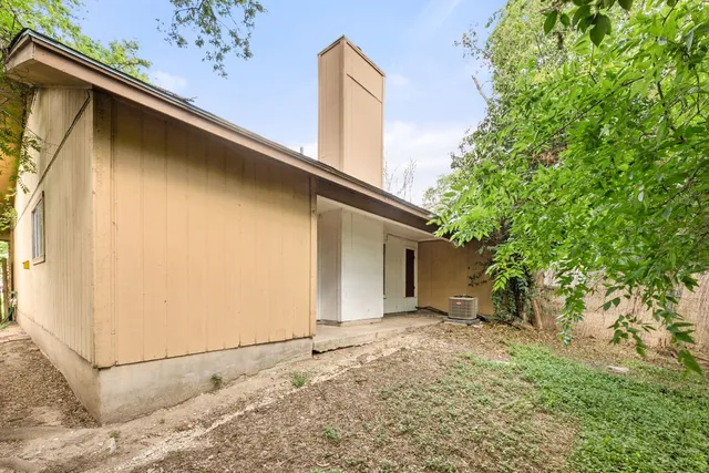 $1,395 | 818 Sirocco Drive, Unit B, Austin, TX 78745