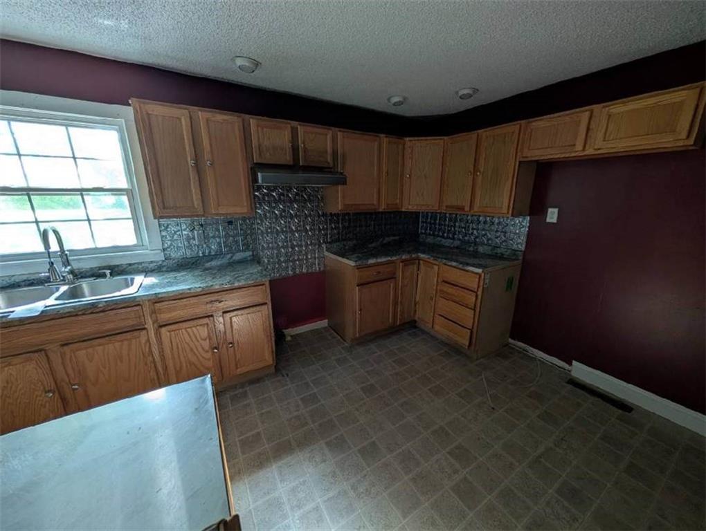 819 North Lincoln Avenue Marshall, MO 65340 - Photo 11 of 22