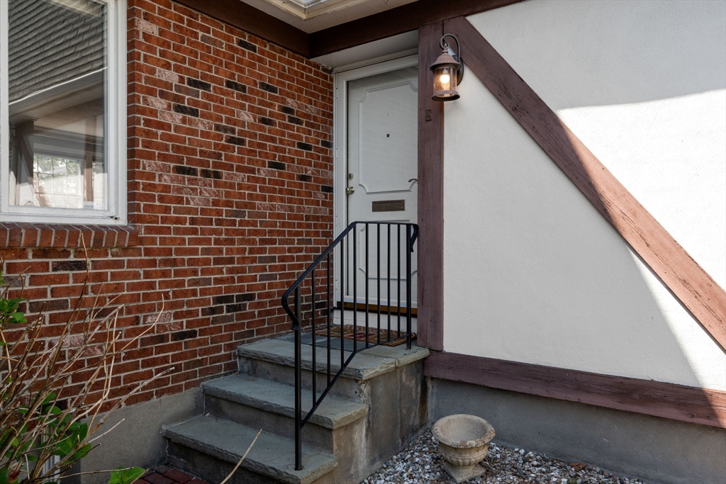 32 Linden Street, Unit 5 Wellesley, MA 02482 - Photo 2 of 23