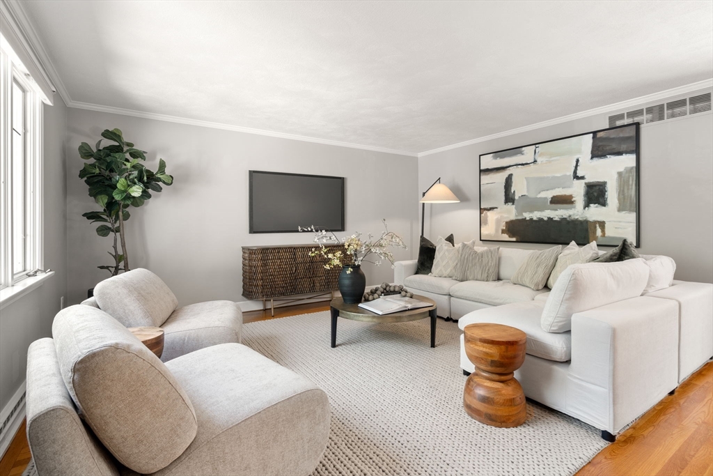 32 Linden Street, Unit 5 Wellesley, MA 02482 - Photo 4 of 23