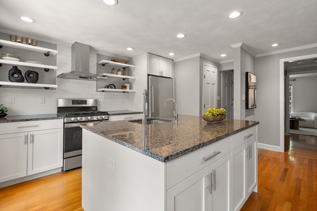 32 Linden Street, Unit 5 Wellesley, MA 02482 - Photo 7 of 23