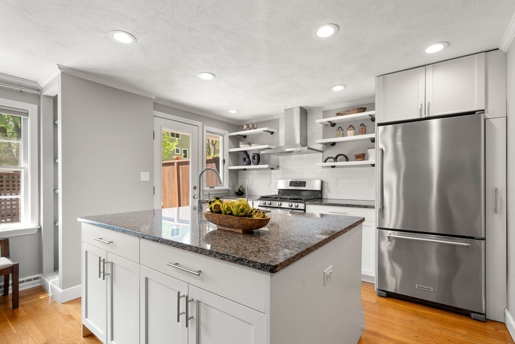 32 Linden Street, Unit 5 Wellesley, MA 02482 - Photo 8 of 23