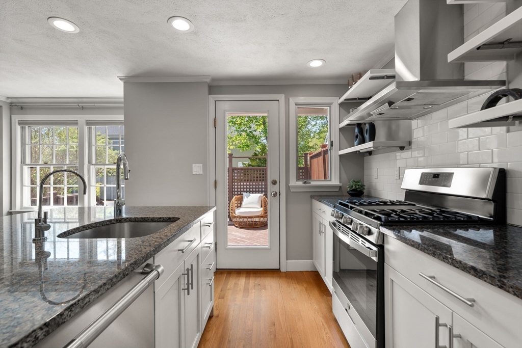 32 Linden Street, Unit 5 Wellesley, MA 02482 - Photo 9 of 23