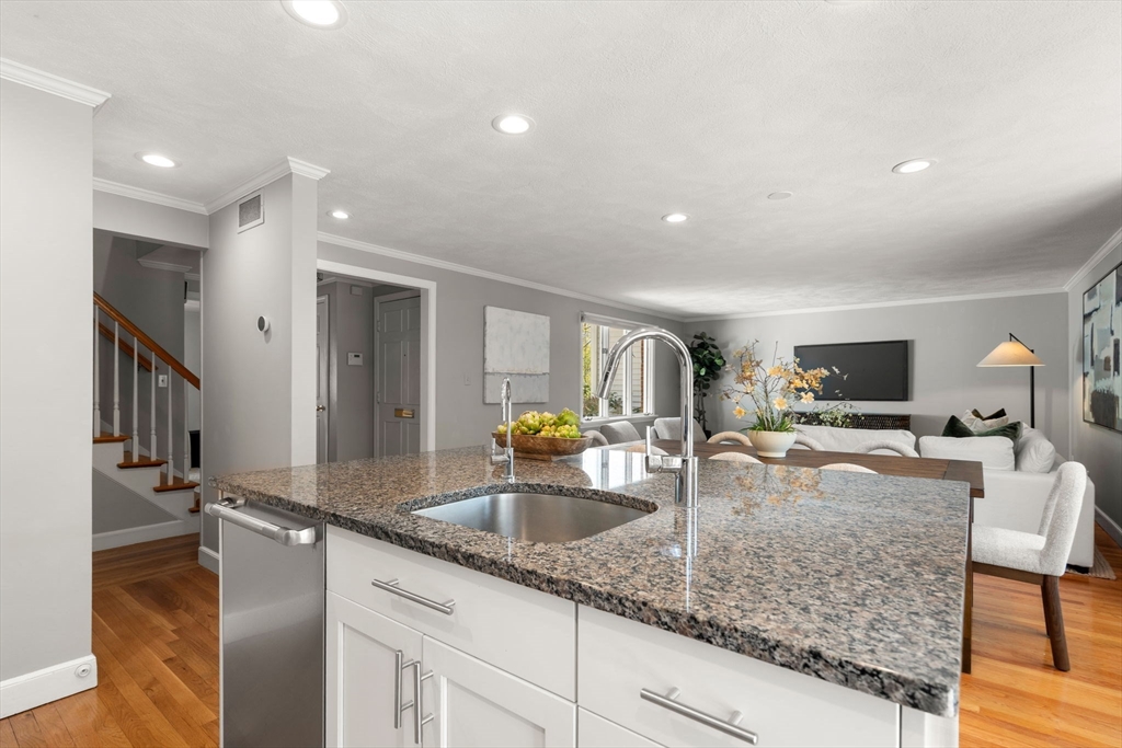 32 Linden Street, Unit 5 Wellesley, MA 02482 - Photo 10 of 23