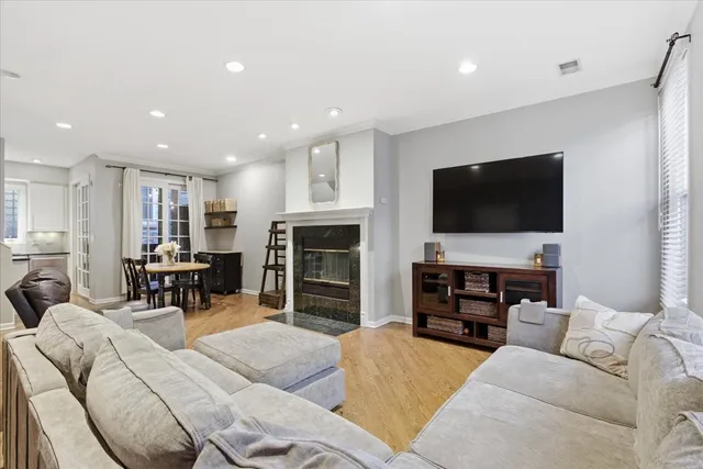 $4,500 | 2140 North Winchester Avenue, Unit 10, Chicago, IL 60614