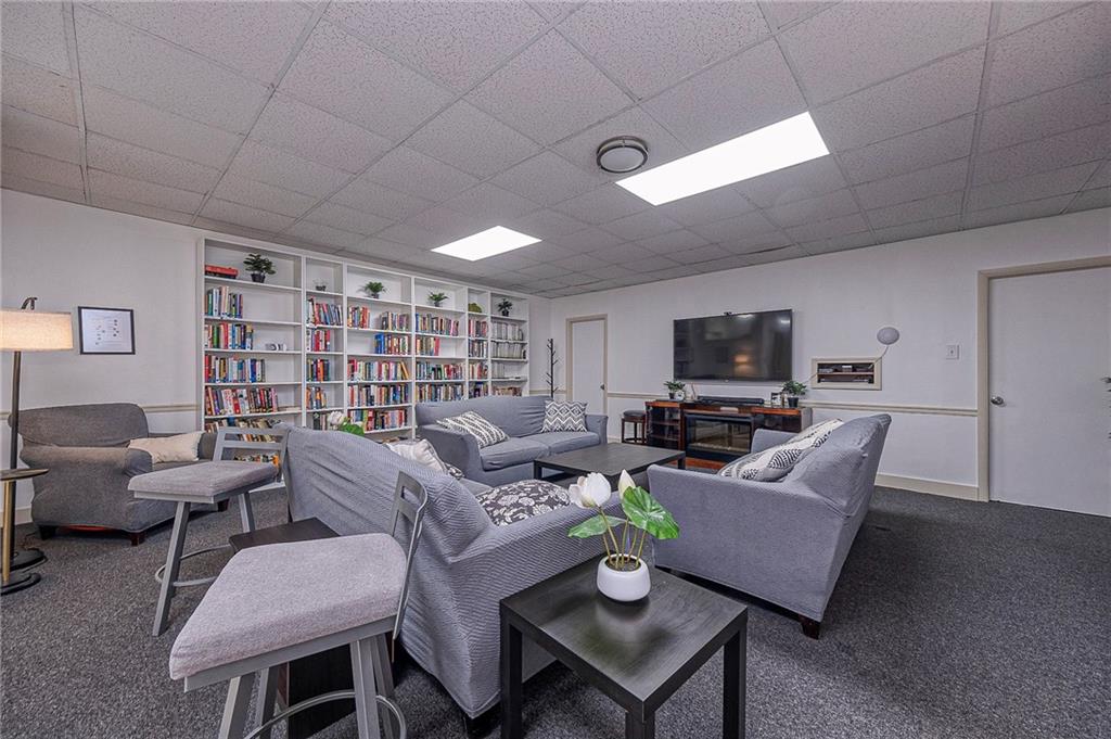 5 Bayard Road, Unit 621 Pittsburgh, PA 15213 - Photo 22 of 38 a living room with furniture and a flat screen tv