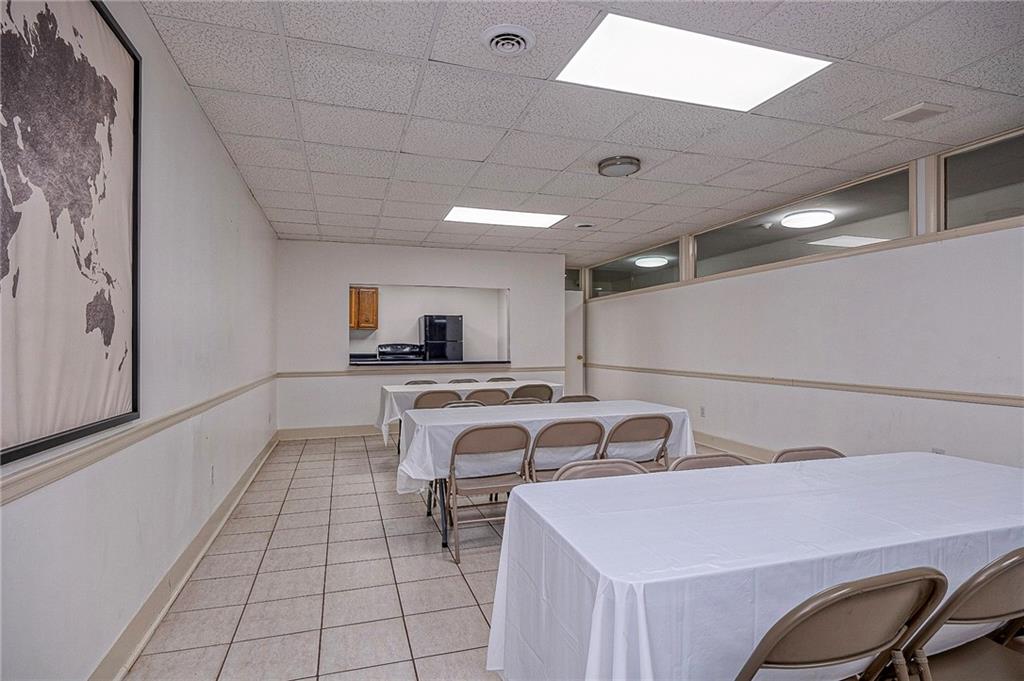 5 Bayard Road, Unit 621 Pittsburgh, PA 15213 - Photo 23 of 38 a kitchen with a sink and cabinets