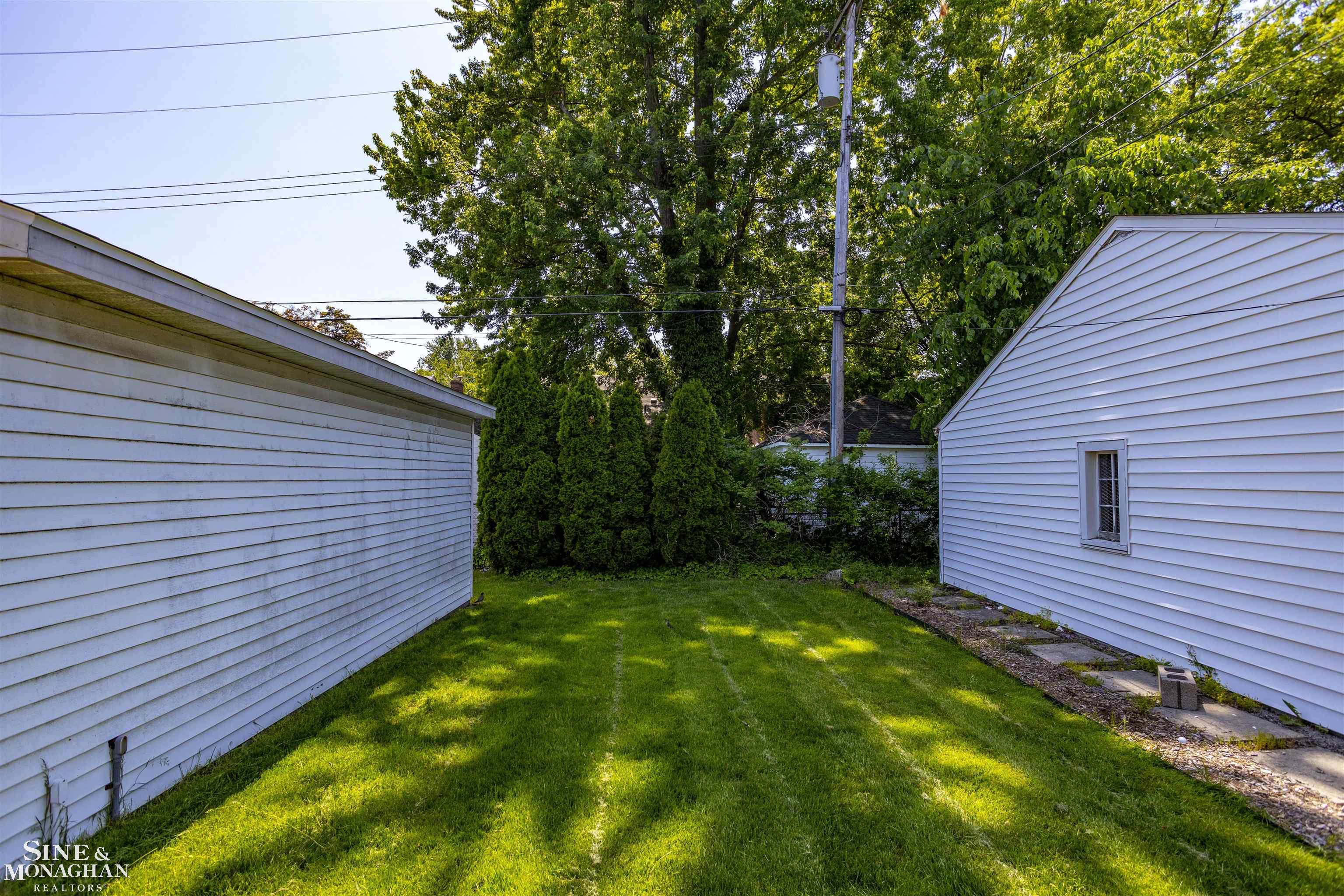 377 Ridgemont Road Grosse Pointe Farms, MI 48236 - Photo 29 of 36