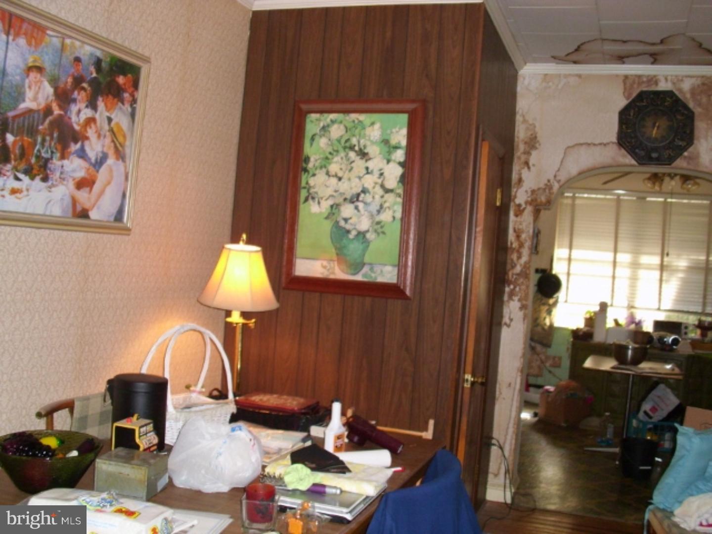 1044 Tree Street Philadelphia, PA 19148 - Photo 6 of 19 Living Room