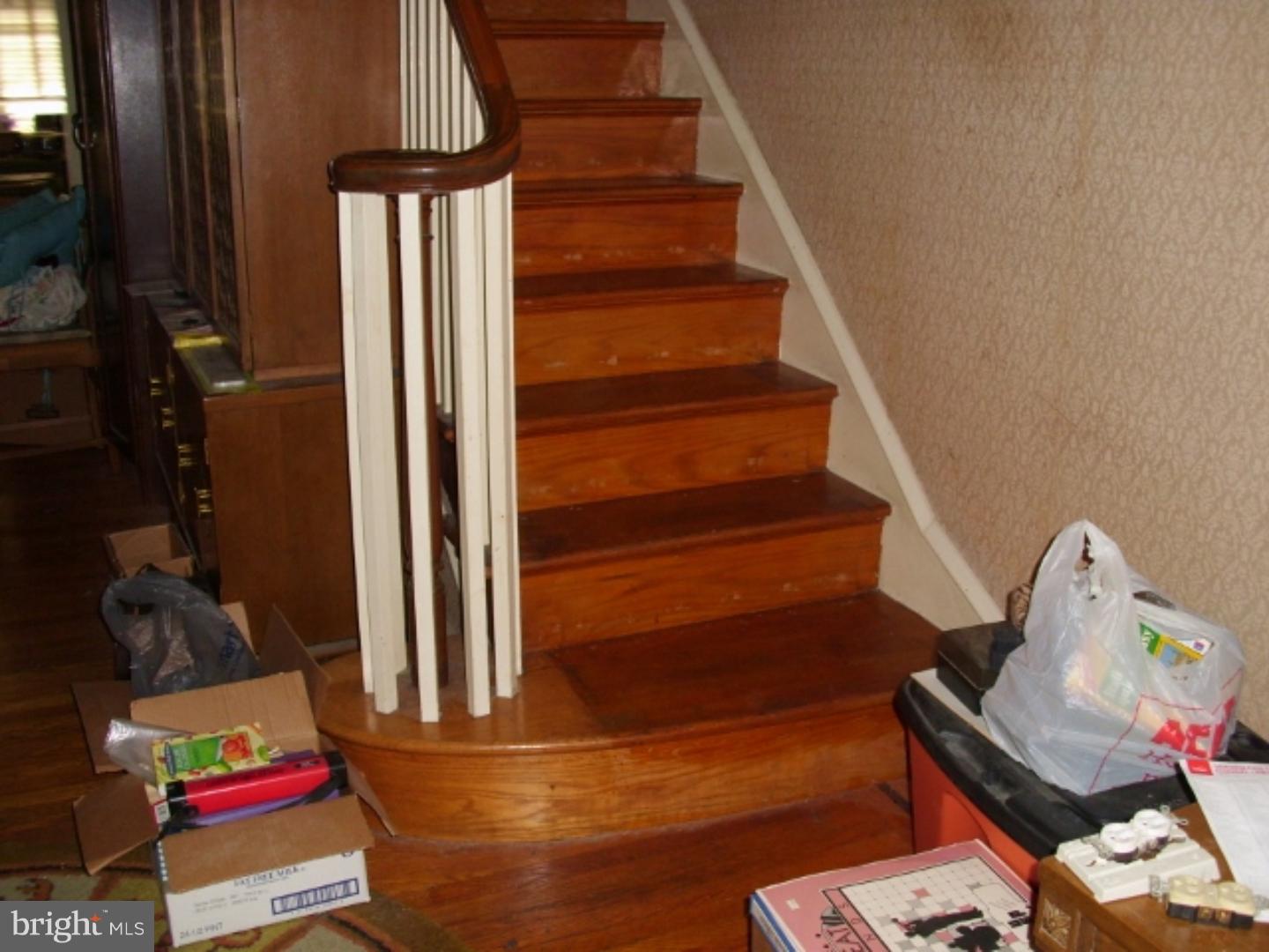 1044 Tree Street Philadelphia, PA 19148 - Photo 7 of 19 Living Room