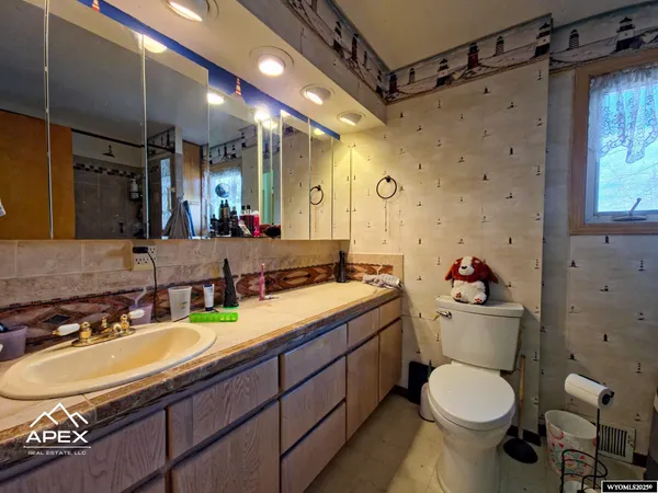$269,000 | 633 18th Street, Evanston, WY 82930