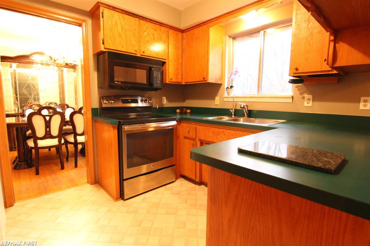 672 Old Perch Road Rochester Hills, MI 48309 - Photo 16 of 48