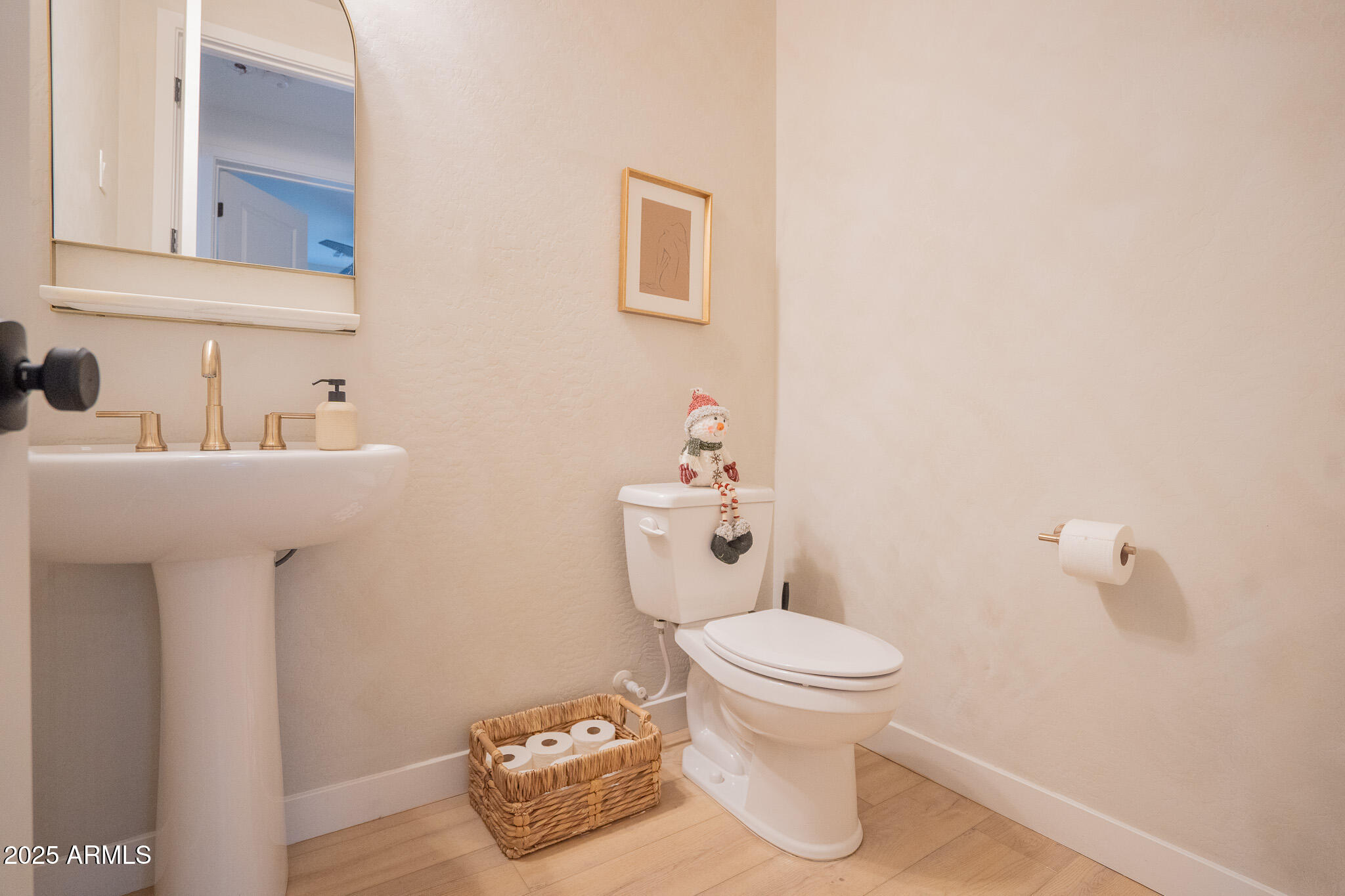 10050 East Tiburon Avenue Mesa, AZ 85212 - Photo 15 of 47 a bathroom with a sink toilet and a mirror