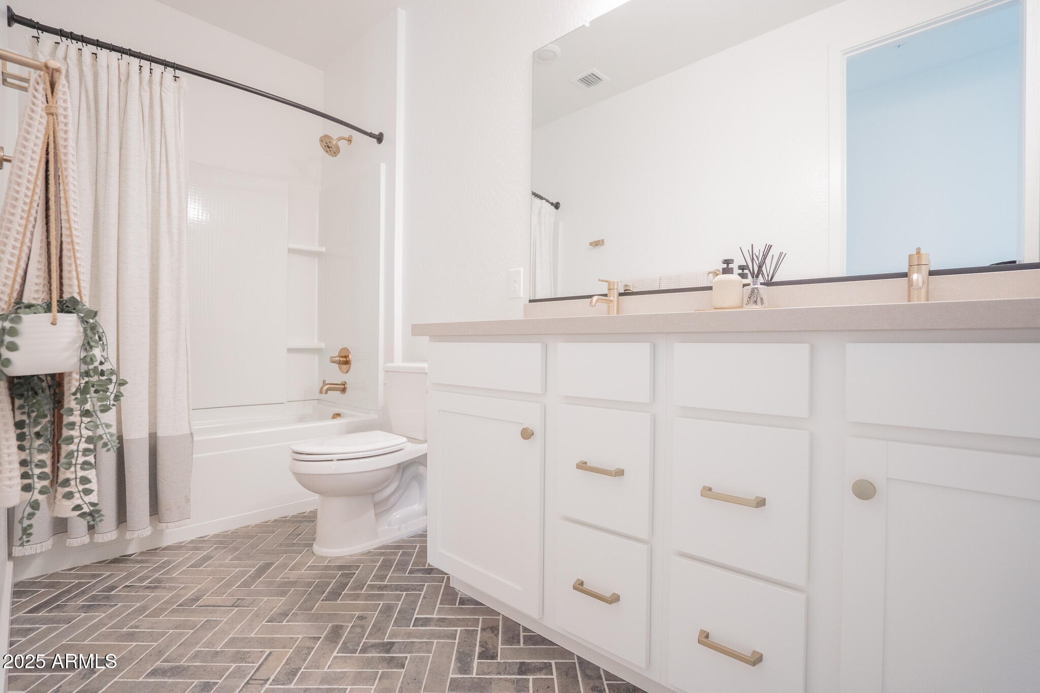 10050 East Tiburon Avenue Mesa, AZ 85212 - Photo 32 of 47 a bathroom with a toilet a sink and shower