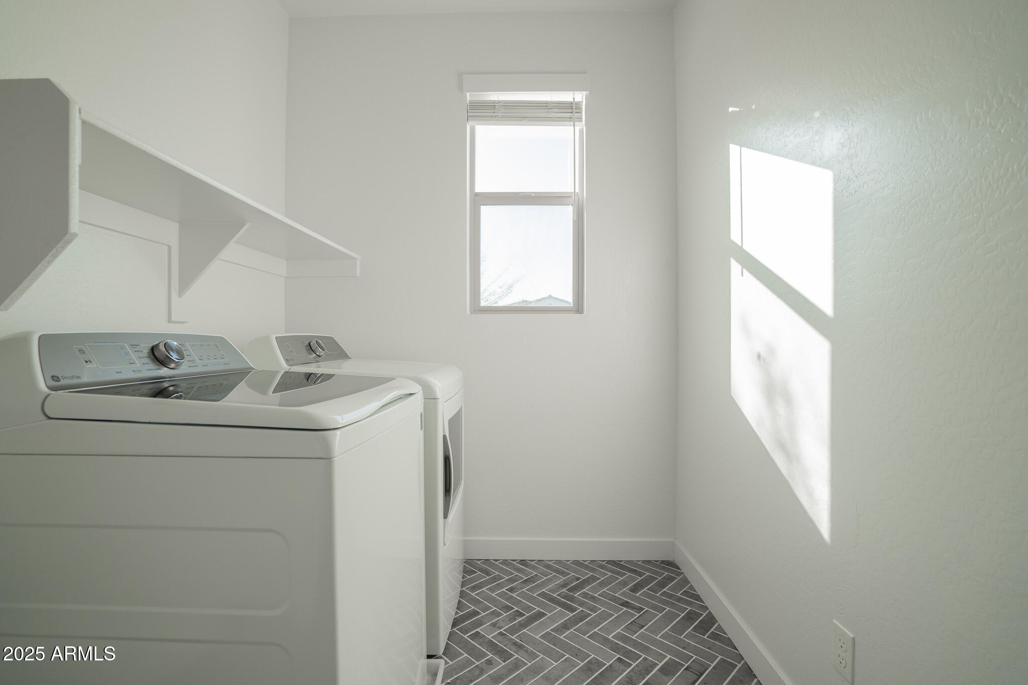 10050 East Tiburon Avenue Mesa, AZ 85212 - Photo 37 of 47 a utility room with dryer and washer